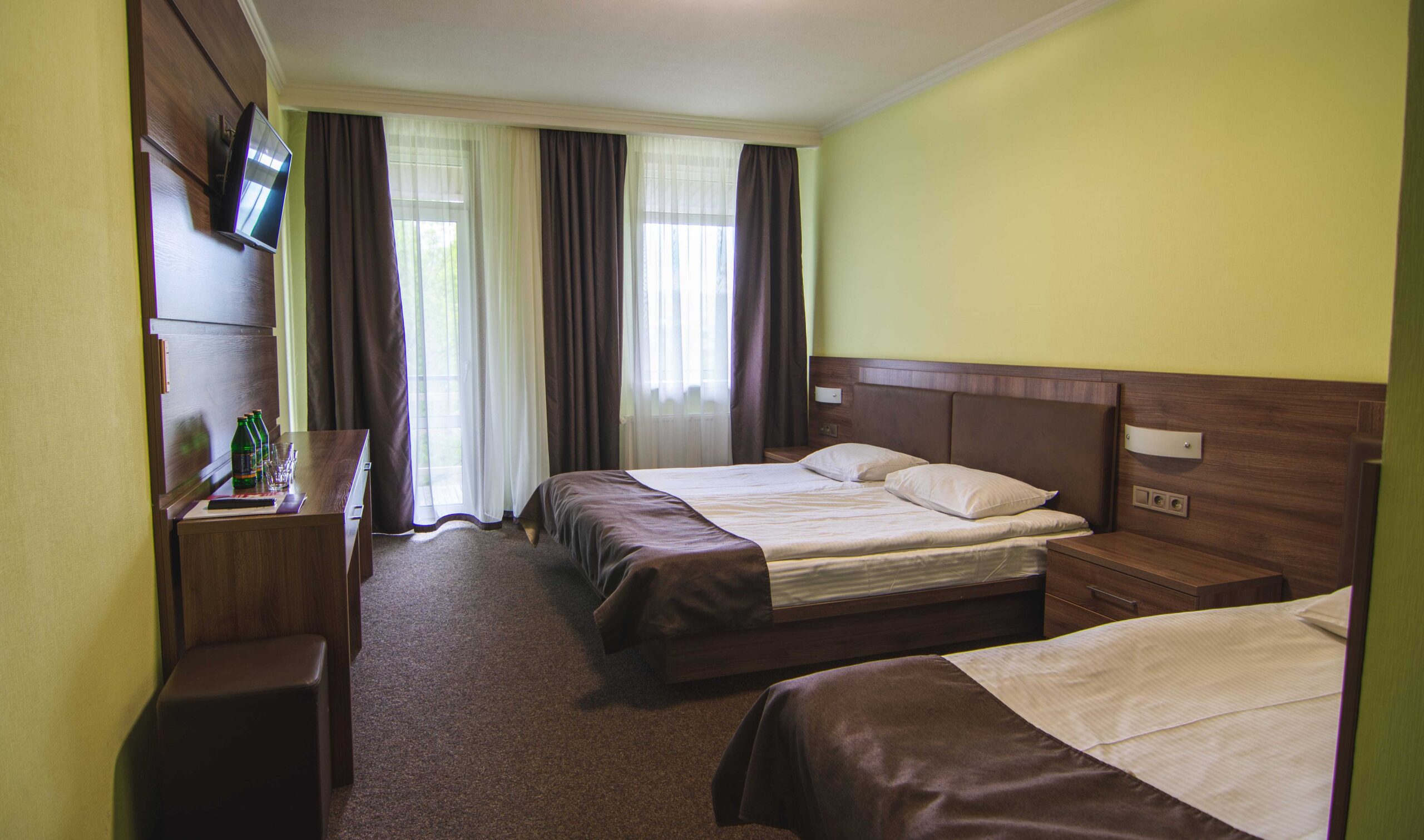 Втекти від гамору в самісіньке серце Поляни: Чому готель «Катерина» – це ваш ідеальний «сховок»