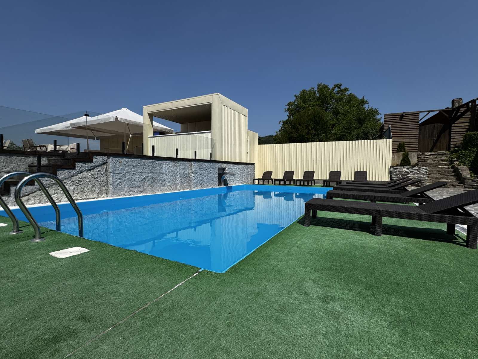 Магія мінеральних вод та чанів: Як «перезібрати» себе за вихідні в готелі «Катерина» у Поляні