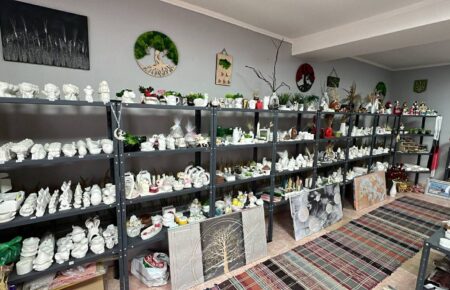 Крамниця soul.dekor, поєднує естетику сучасного дому з автентичними смаками Закарпаття. Якщо ваш маршрут пролягає з Ужгорода в бік Лумшор або курорту «Воєводино» з Ужгорода, ми рекомендуємо зробити коротку зупинку місті Перечин.