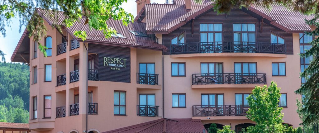 готель Respect Карпати у Східниці з видом на гори